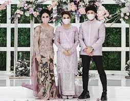 Model baju kebaya untuk natal. Benarkah Baju Pengantin Aurel Hermansyah Dan Atta Halilintar Ditaburi Berlian Portal Lebak
