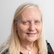 Debra Gill's Instagram, Twitter & Facebook