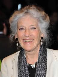 Phyllida Law (and her daugthers Sophie & Emma Thompson) recieving her OBE  in 2014.