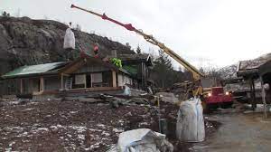 Gripskopa, pallgaffel, hydraulisk bergskrotningshammare, planeringsskär m.m. Moelven Kran 694 Heiser Torv Youtube
