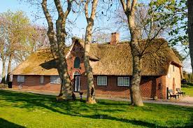 +49 (0) 46 51 / 835 69 99 Altfriesisches Haus Sylt Hier Informieren