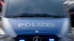 Sie erstattete anzeige bei der polizei. Polizei Mulheim An Der Ruhr Video Zeigt Faustschlag Eines Polizisten Gegen Betrunkenen Panorama Sz De