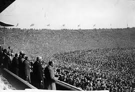 Home of the england football team & host to some of the biggest events in sport & music linktr.ee/wembleystadium. King George V Watching The Crowd At The First Fa Cup Final Hosted At Wembley Stadium Spill Onto The Pitch 1923 640x439 Historyporn