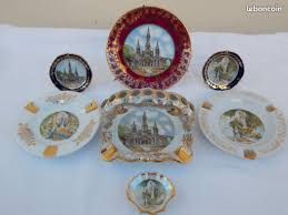 Porcelaine De Limoges Souvenirs De Lourdes Magnifiques Collections De Lourdes En Porcelaines De Limoges Assiettes Et Ce En 2020 Porcelaine De Limoges Limoges Cendriers