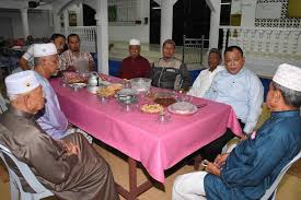 The royal couple is blessed with three princes: Eddin Syazlee On Twitter Alhamdulillah Malam Tadi Bersantai Bersama Kariah Masjid Sambil Makan Bubur Asyura Di Masjid Tunku Alif Hussein Saifuddin Al Amin Tengkek Https T Co 58qeitcbyd