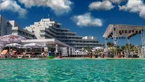 Situat pe malul mării, resortul deschis în anul 2018 oferă servicii de mera hotels va asteapta sa cream impreuna povestea perfecta de vacanta! Mera Onix Proconsul Mera Onix Cap Aurora Facebook