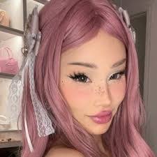 Angelica Paris's Instagram, Twitter & Facebook