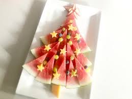 Add fun to your christmas table with one of these great vegetable and fruit tray ideas. Make An Easy Christmas Tree Fruit Platter The Plumbette