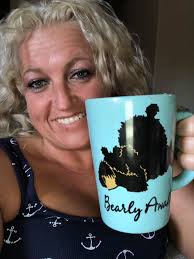 i'm not going to sleep yet, but it's best if i say my goodnights early. a  very hectic monday, you can say. good night, darlings.