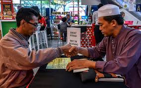 Kadar zakat fitrah ditetapkan berdasarkan satu gantang baghdad bersamaan 2.7 kg beras atau. Zakat Only For Muslims Tithe Board Clarifies New Motto Free Malaysia Today Fmt