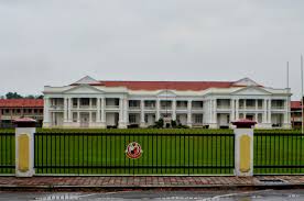 Kvkk mempunyai keluasan kurang lebih 21 hektar di samping dikeliling panaroma kehijauan yang mendamaikan dengan berlatar belakangkan gunung. Kuala Kangsar Town Wikiwand