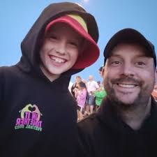 Ellen Lanham's Instagram, Twitter & Facebook