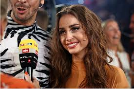 The series has been broadcast for nine seasons on tv4. Let S Dance Gewinnerin Ekaterina Leonova Droht Abschiebung Nach Russland
