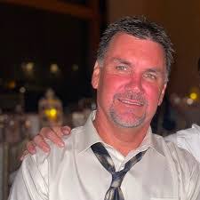 Scott Resh's Instagram, Twitter & Facebook