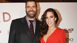 Το ιδιαίτερο φιλί στον σύζυγο της! Katerina Stikoydh Baggelhs Serifhs Celebrities Eidhseis Yupiii Gr