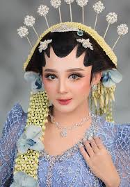 Pin oleh ѕуαα мєєzα di Makeup Look di 2025