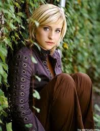 Allison mack, who appeared on the television show smallville, pleaded guilty on monday to racketeering and racketeering conspiracy. 89 Allison Mack Ideen Allison Mack Smallville John Schneider