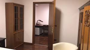 Una mensola, una presa, una sedia. Searching For A Bedroom Rent This Awesome Single Room In Perugia With Elevator And With Storage Area