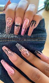 Uñas acrílicas con diseños florales uñas acrílicas minimalistas uñas extra largas 2020 ¡ciertamente el cielo es el límite! 42 Mejores Disenos De Unas En Tendencia 2020 Decoracion Unas De Gel Con Purpurina Unas Postizas De Gel Unas De Gel Brillantes