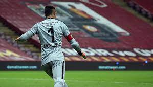 Born 16 june 1986) is a uruguayan professional footballer who plays as a goalkeeper for turkish club galatasaray, whom he captains, and the uruguay national team. Muslera Yine Lige Damga Vurdu Ust Uste 10 Sezon Galatasaray Gs Haberleri
