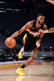 Mikal Bridges Of The Phoenix Suns Drives To The Basket Against The In 2021 Phoenix Suns Talking Stick Resort Arena Phoenix
