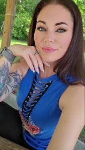 Heather Landry's Instagram, Twitter & Facebook