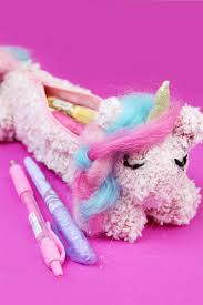 Hallo, ich habe seit längerem bereits eine günstige nähmaschine daheim rumstehen und mir letztens von kullaloo das buch kuschenfreunde,sowie das nähset für den igel gekauft. Diy Einhorn Mappchen Ganz Einfach Selber Machen Ohne Nahmaschine Selber Machen Diy Weihnachtsgeschenke Diy Weihnachten Basteln