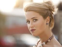 4 měsíce po porodu ukazuje neskutečně ploché bříško. Who Is Emma Smetana Dating Emma Smetana Boyfriend Husband