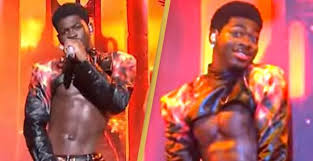 Lil nas x suffered a wardrobe malfunction while making his saturday night live debut. 4cad Va6uuutkm