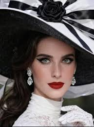 Todas las concursantes son mujeres muy bellas, cada una con sus  características, profesiones y dominio escénico.