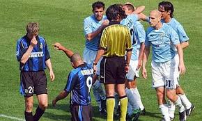 Durante l'ultima partita di campionato il 23 maggio a san siro ci sarà una mega festa scudetto che avrà inizio alle ore 9.00, si legge sulla. Materazzi Il 5 Maggio Colpa Nostra La Juve Perde Tutte Le Finali Ilbianconero Com