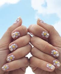 By utilizing the little brush make the outline flowers painstakingly. Daisy Nail Art Ideas Cute Summer Nail Designs With Floral Pattern