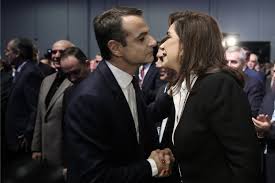 Παντρεμένη με τον ισίδωρο κούβελο και μητέρα δύο παιδιών που είχε αποκτήσει με τον για τα κρίσιμα ραντεβού του ταγίπ ερντογάν στις βρυξέλλες με τον πρόεδρο των ηπα τζο μπάιντεν και τον έλληνα πρωθυπουργό κυριάκο. O Kyriakos Mhtsotakhs Kai H Mhtera Toy Ntora Mpakogiannh Epiko Sardam Se Thleoptiko Deltio Eidhsewn Video