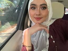 name : fatin age : 25 height : 156 cm weight : 55kg based in : Semenyih  Selangor🤗 hi everyone , i'm newbie , and i'm interested in becoming a  freelance model