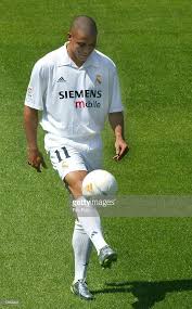 Arrivé de l'inter milan en 2002, ronaldo a joué 177 matchs avec le real madrid pour 104 buts marqués. Ronaldo Signs For Real Madrid Photos And Premium High Res Pictures Ronaldo Real Madrid Football Club Ronaldo Real Madrid