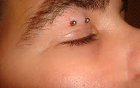 Eye Lid Persing Cool Piercings Eye Piercing Piercings Unique