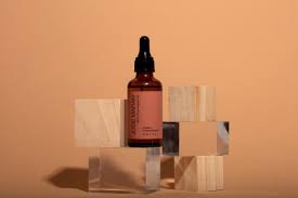 For an oil that is used so frequently in hair products, you would think that argan oil would have a significant body of research behind it. Why You Should Be Using Argan Oil In Your Hair