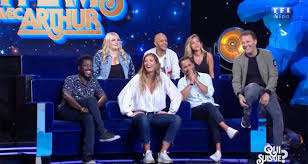 Show game show (10 seasons, 236 episodes) created in 2011 on tf1, with jacques essebag (arthur), arthur (arthur) and mohamed benyamna (booder). Vendredi Tout Est Permis Audiences Tv Arthur Faible Mais Miracule Sur Tf1 Toutelatele
