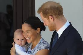 İngiltere kraliyet ailesi'nin son çifti olan sussex dükü prens harry ve eşi düşes meghan markle dün sabaha karşı ilk çocuklarını kucaklarına aldı. Meghan Markle Son Discours Emouvant Afrique Du Sud Et La Sortie Surprise D Archie
