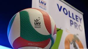Ballon utilisant les couleurs bleu blanc rouge, du drapeau français (pays hôte de la compétition) avec une superposition des mots euro et 2016. Le Volley Ball Rejoint Sport En France Sportbusiness Club