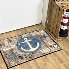 Viel mehr sind es die seile und der angedeutete rettungsreifen, die den anker perfekt in szene setzen. Maritime Fussmatte Anker 50x75 Cm Von Nautic Home
