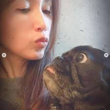 インスタグラム 工藤静香 kudo shizuka より 工藤静香 50 が22日 自身のインスタグラムで愛犬についての投稿が話題となっている 工藤といえば先日 このスカートは15年くらい前にリメイクを購入した物です デニムシャツもかなり前からあります などとつづり