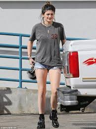Kylie jenner has wowed fans with a dramatic new look, debuting a super short bob.the reality star took to instagram on tuesday to show off her look Kylie Jenner Summer Outfits 2016 Fashion Newby S
