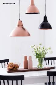 Diy Lampenschirm Kupfer Leuchte Mit Spruhfarbe Lackieren Nicest Things Kupfer Einrichtung Lampen Wohnzimmer Diy Lampenschirm