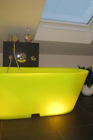 Diese badewannen wurden von dem belgischen designer michel boucquillon entworfen. Beleuchtete Badewanne Effekte Im Bad Badezimmer Com