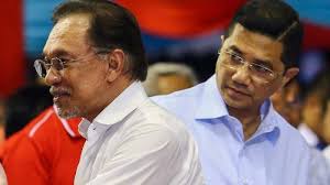 Somehow i have the feeling these types of politics won't go away anytime soon, so here are some. Pasca Video Gay Anwar Ibrahim Dan Azmin Ali Mulai Perang Dingin Pkr Terbelah Sijoripost