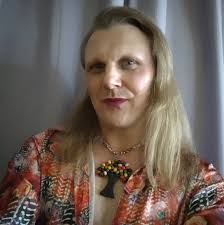 A Estrela de Tabby, é uma estrela que fica diminuindo muito seu brilho a  cada período de tempo. Acreditava-se que a causa disso poderia ser um  exoplaneta passando na frente, mas planetas