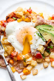 The Best One Pan Breakfast Recipe Made With Eggs And Potatoes And Bacon Potato And Egg Recipe Breakfast Potatoes Baked Dishes