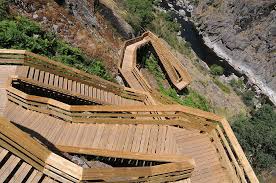 Les résidents de la commune portugaise d'arouca vont être les premiers à pouvoir emprunter le plus grand pont pédestre suspendu au monde. Arouca Vai Ter A Maior Ponte Pedonal Suspensa Do Mundo W360 Pt