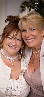 How to make face look slimmer?